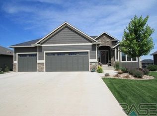 2004 S Canyon Ave, Sioux Falls, SD 57110