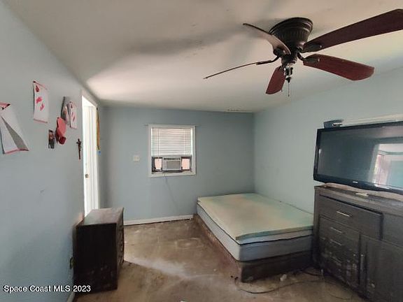 4th image of 5426 Sydney St