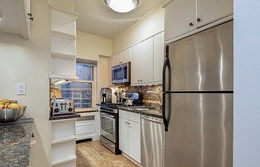 2nd image of 320 W 76th St APT 3F