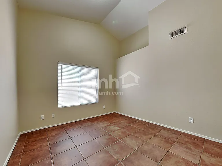 1214 E Artesian Way — Photo 17