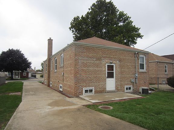 3rd image of 5537 S Menard Ave