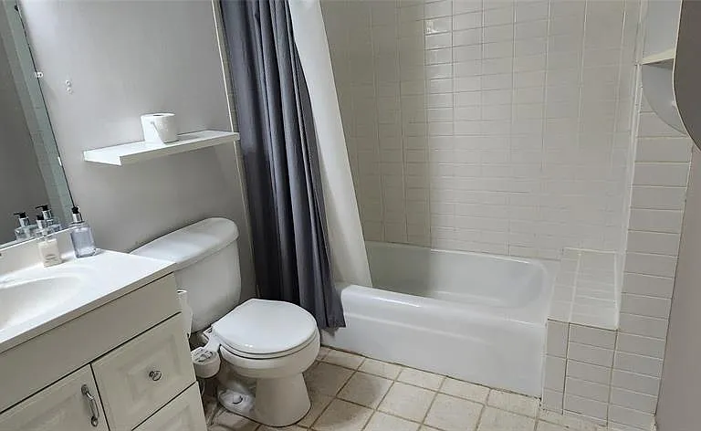 2190 NE 68th St #526 — Photo 15