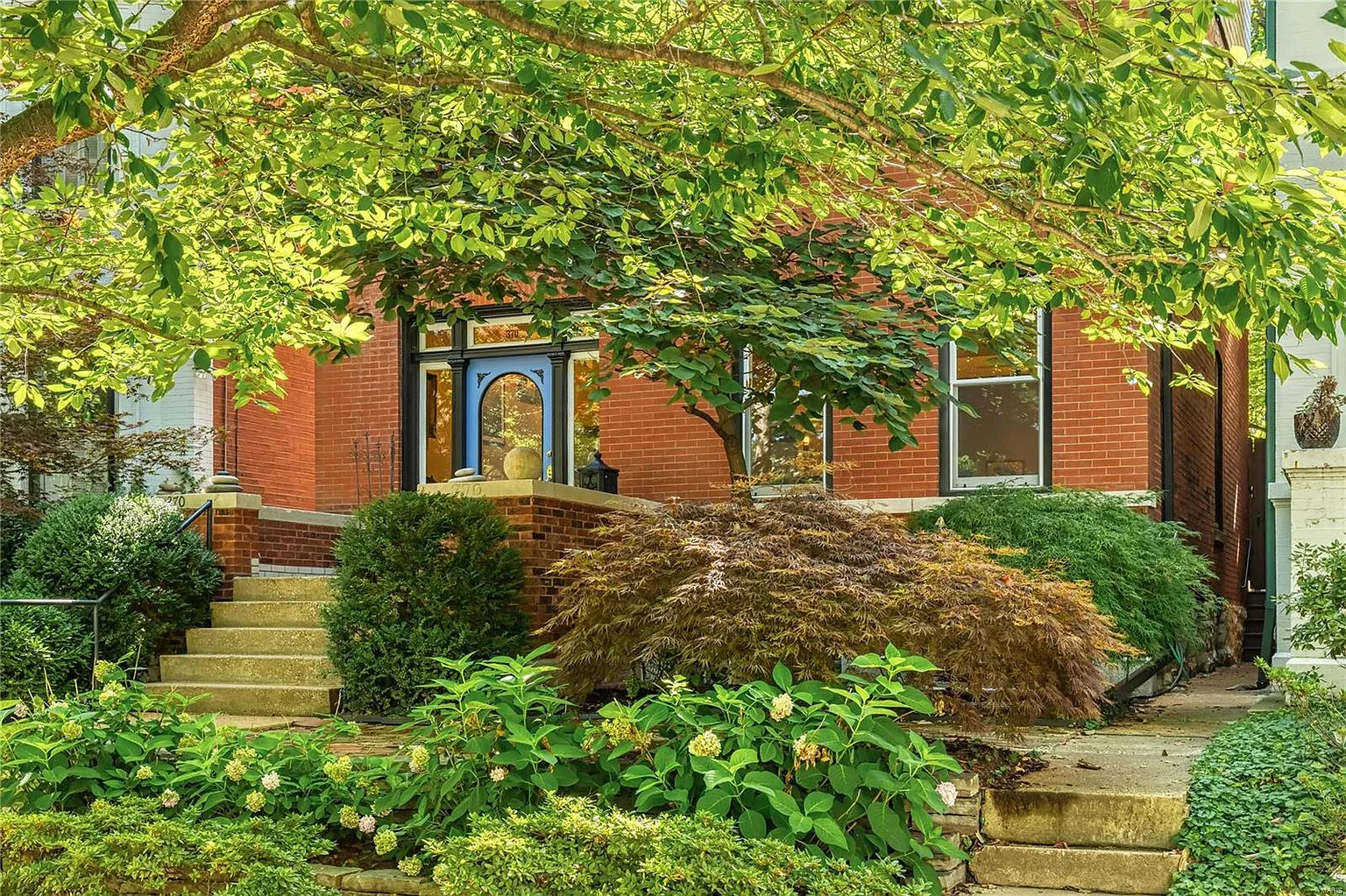 370 Walton Row photo 1