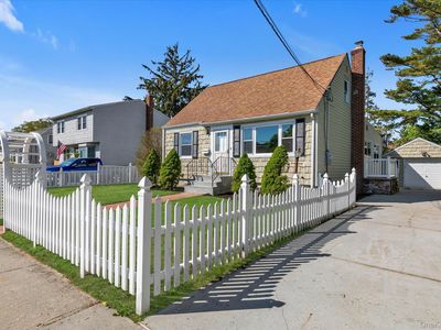 241 Phyllis Drive, Lindenhurst, NY, 11757
