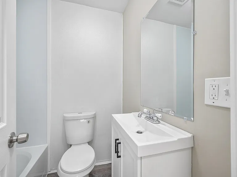 6735 Ford Ave — Photo 3