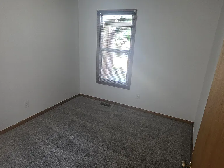 3323 S Dunkirk Way — Photo 4