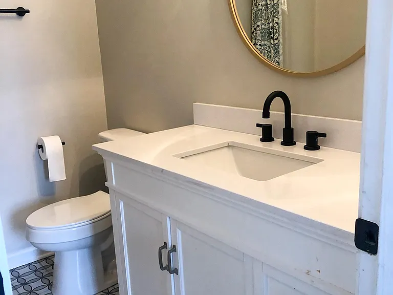 Full bathroom on bedroom #1