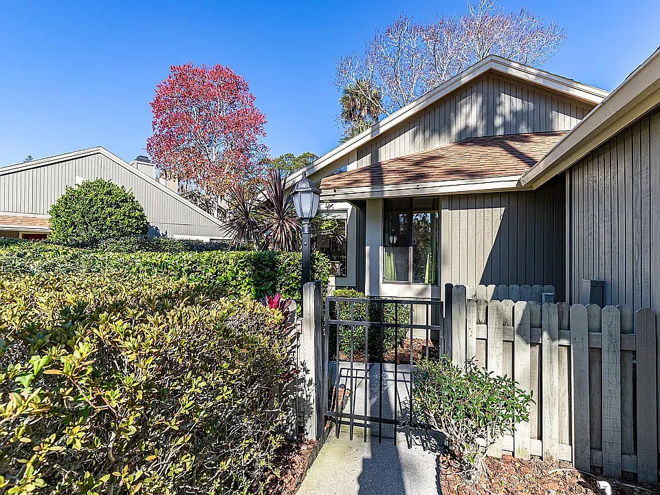 Building Photo - 15 Turtleback Trl #15