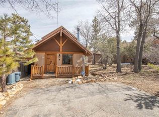 881 Victoria Ln, Sugarloaf, CA 92386