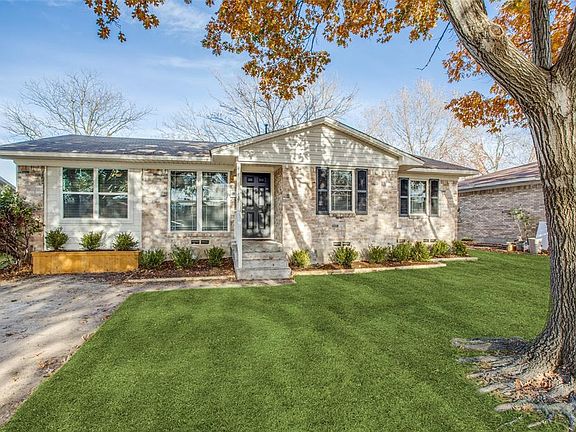 3rd image of 2437 Moreland Dr