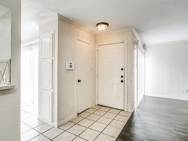 2621 Piedras Dr — Photo 3
