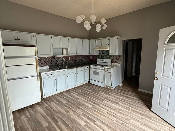 5th image of 701 W Evelyn Ave