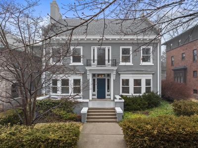 2237 N Lake DRIVE, Milwaukee, WI, 53202