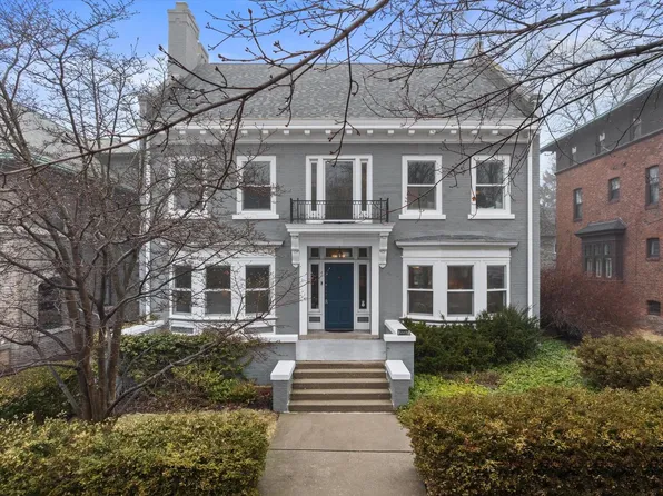 2237 North Lake DRIVE, Milwaukee, WI 53202