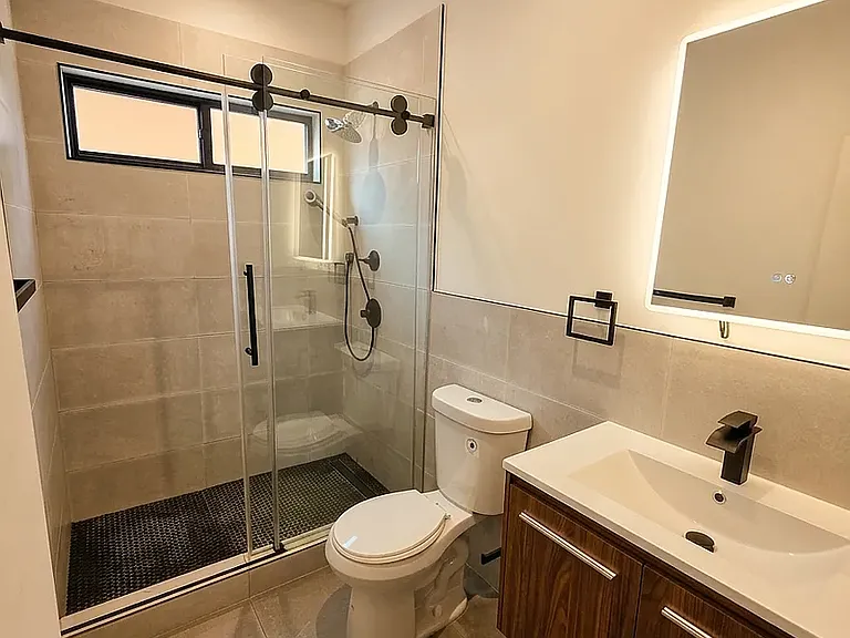 445 E 46th St #1 — Photo 9