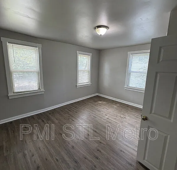 6170 Emerald Ave — Photo 4