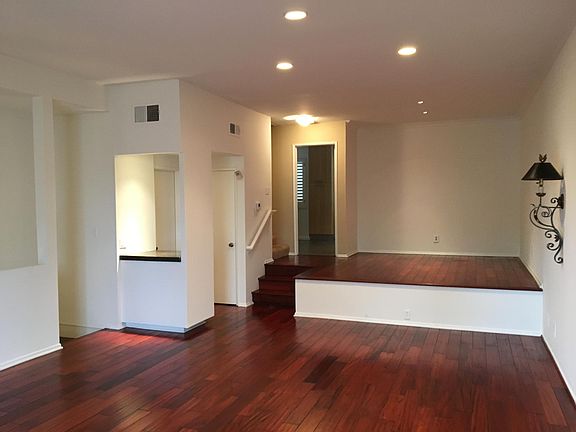 Split level dining room