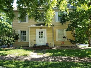 921 Main St, Carthage, IL 62321