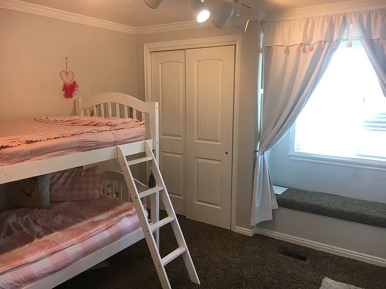 1086 W 1300 N #UPSTAIRS — Photo 21