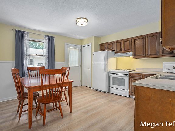 4th image of 3303 Division Ave SW