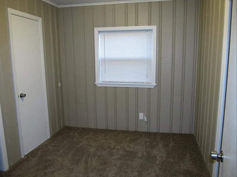 10706 Hickman Mills Dr — Photo 8