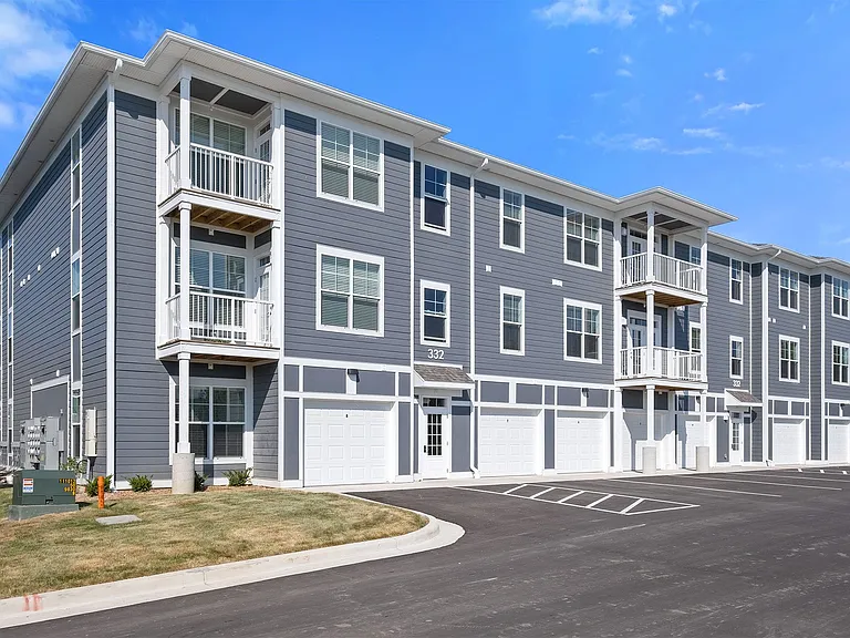Shoreline Flats Apartments — Photo 50