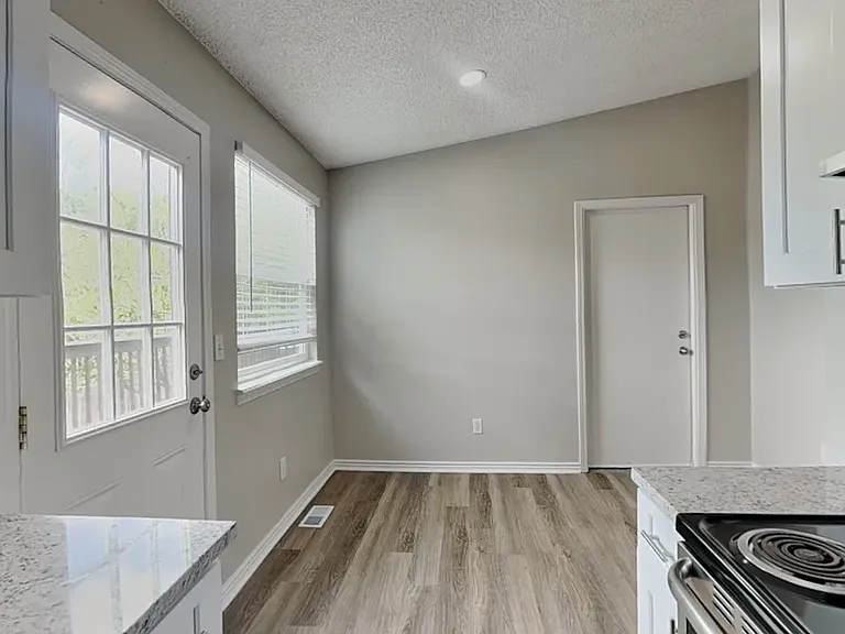 5005 S Richfield Cir — Photo 6
