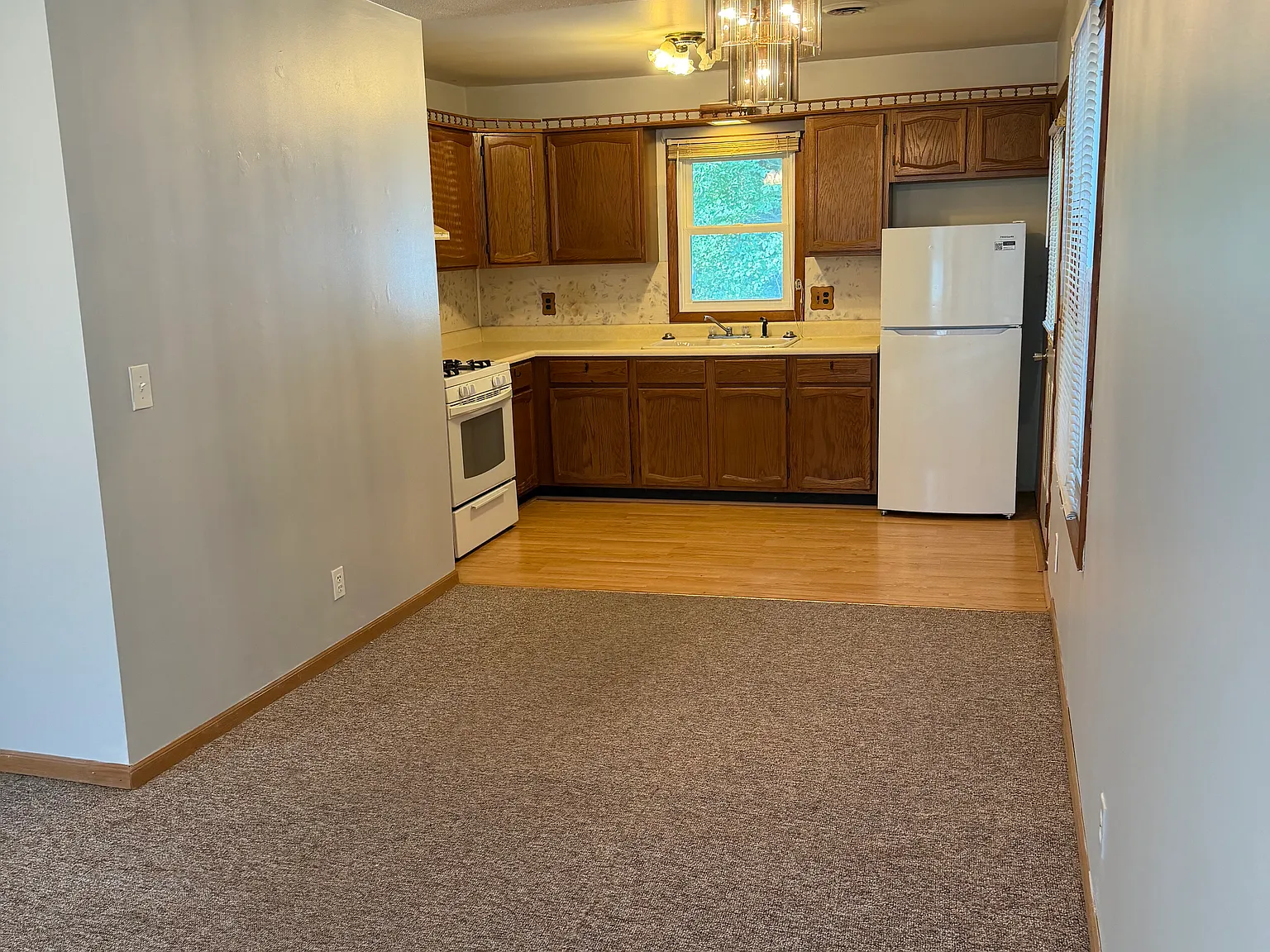 2 bed, 800 sqft, $1,049 — Photo 2