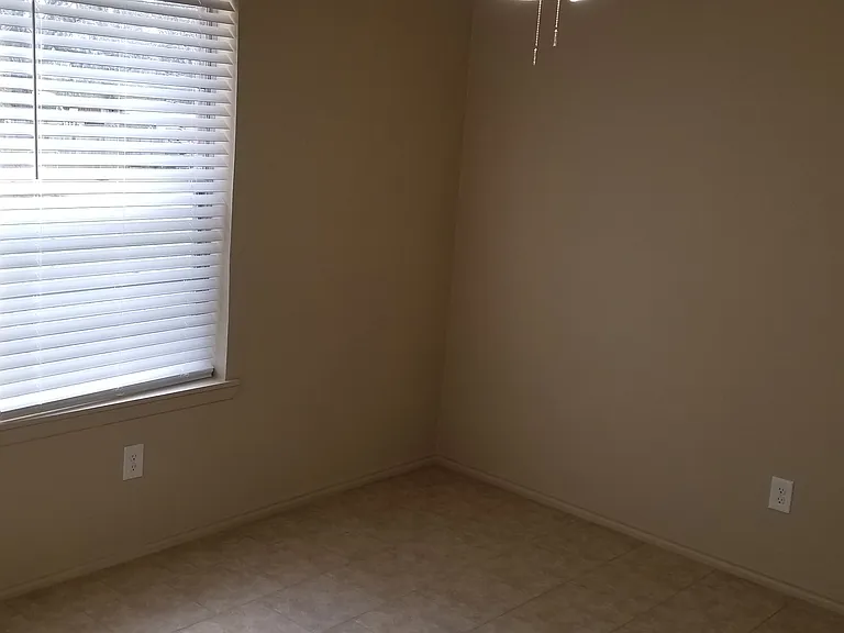 209 St Clair bedroom 1_12232021