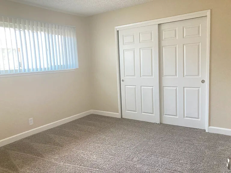 Del Prado Apts — Photo 19