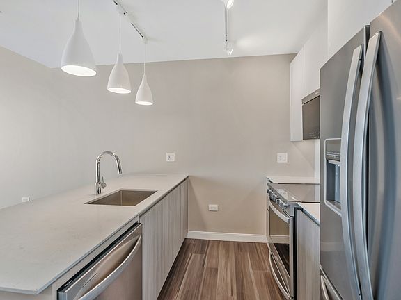 3rd image of 805 Church St APT 2206