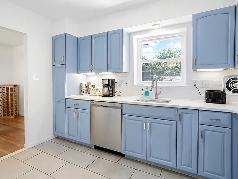 9724 Admiralty Dr — Photo 10