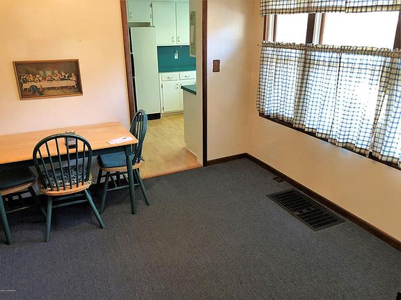 4th image of 909 Jackson St
