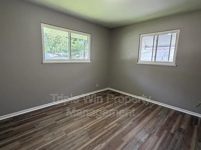 1654 Mowbry Ln — Photo 8