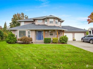 1025 Edgewater Ln, Lynden, WA