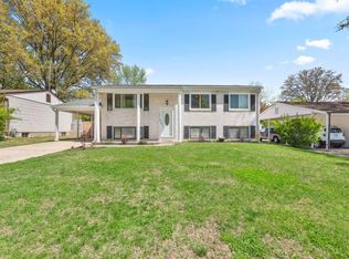 2834 Cherry Point Ln, Maryland Heights, MO 63043