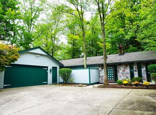 12208 Woodridge Cir, Strongsville, OH 44136