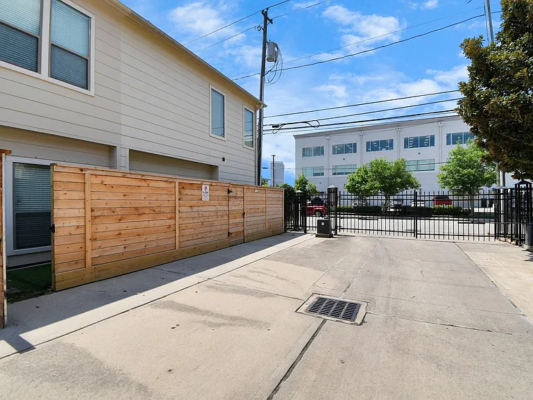 3900 Center St — Photo 25