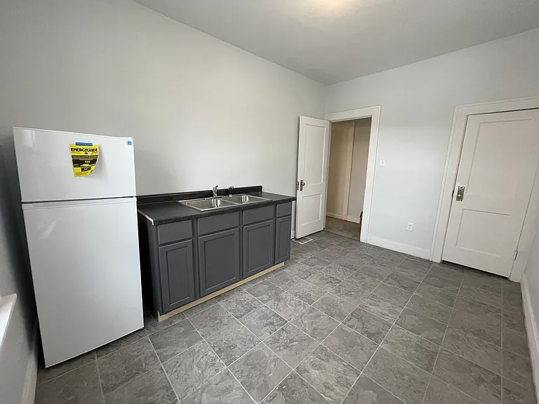 516 W Calvert St #3 — Photo 7