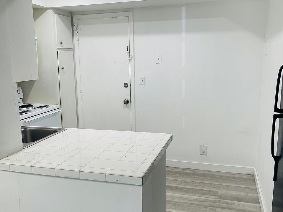 1st image of 16701 NE 14th Ave APT 111