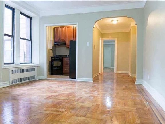 5th image of 200 E 18th St APT 3F