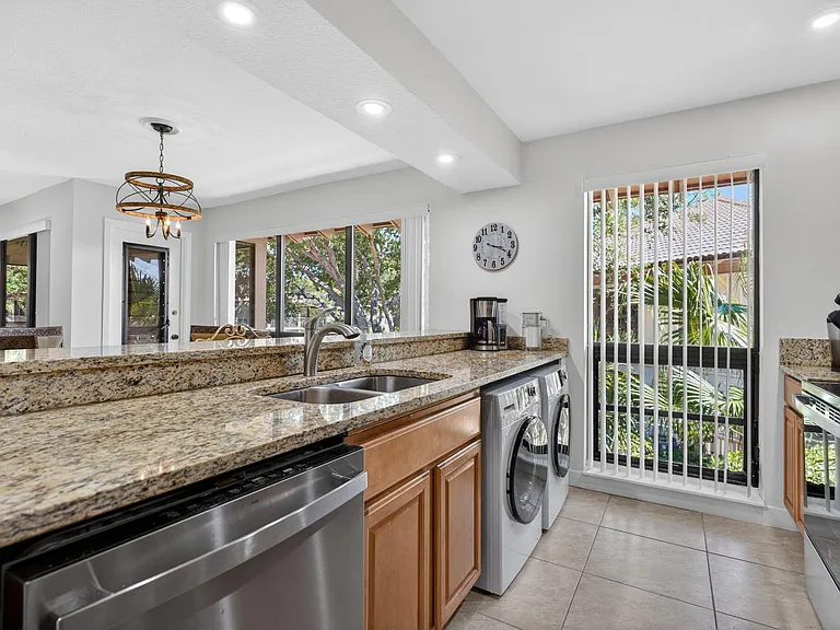 368 Brackenwood Cir — Photo 11