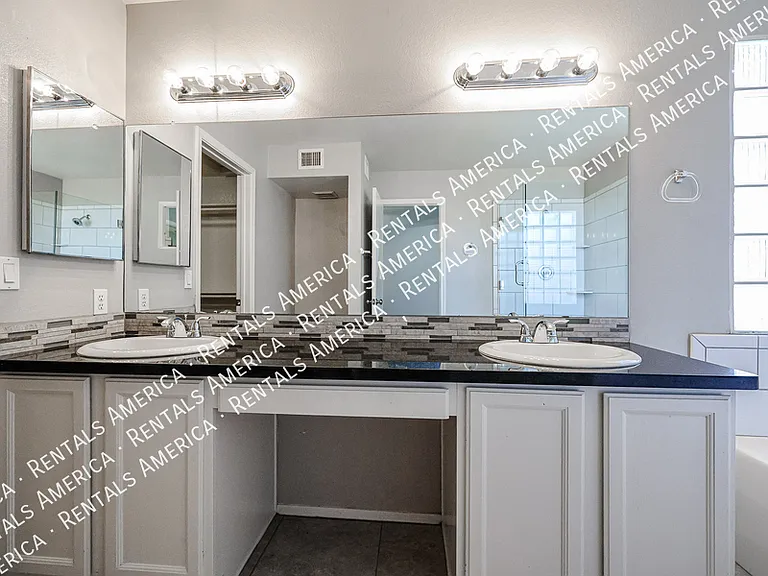 2361 W Myrtle Dr — Photo 15