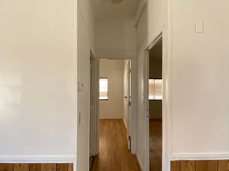911 N Barney St — Photo 16