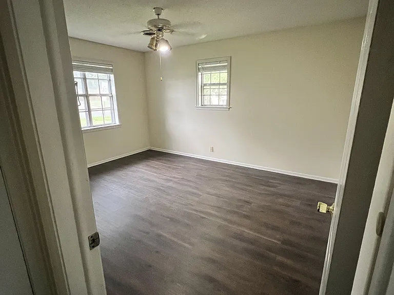 100 S Meadow Pl — Photo 7