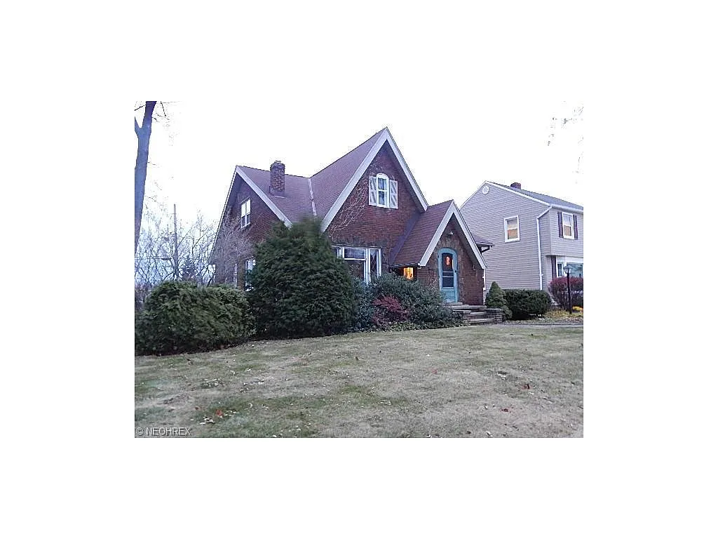 10701 Elmwood Ave photo 1