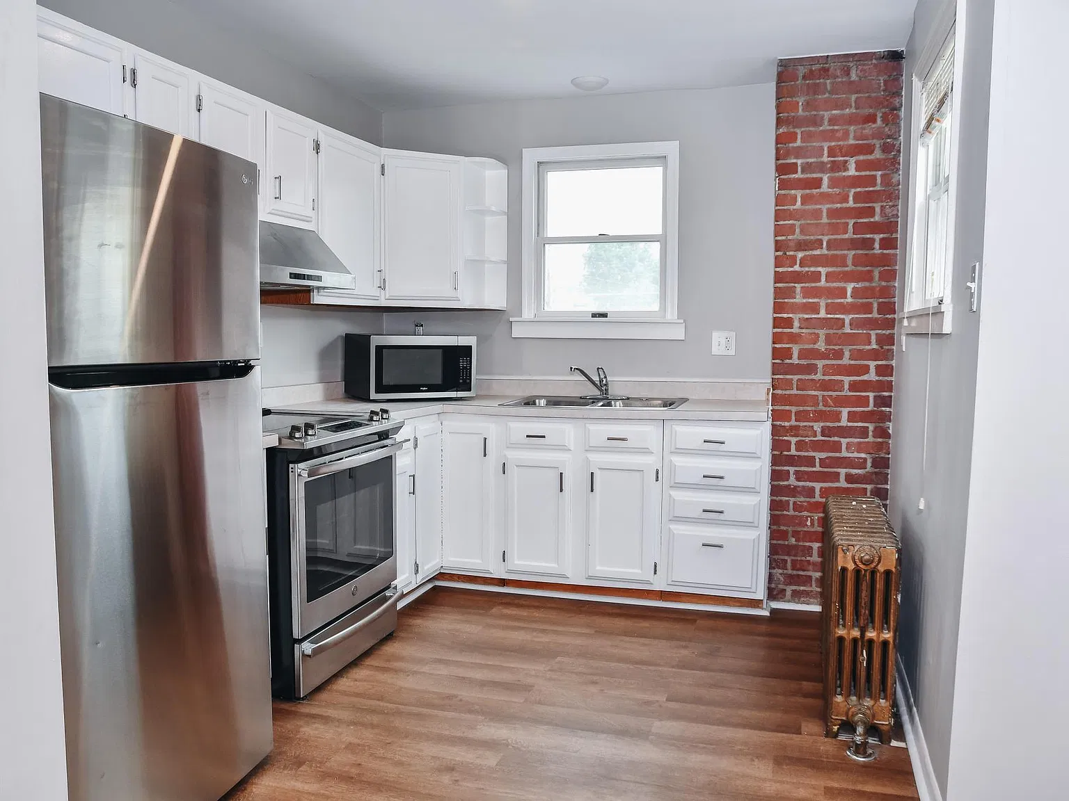 2 bed, 1000 sqft, $1,400 — Photo 2