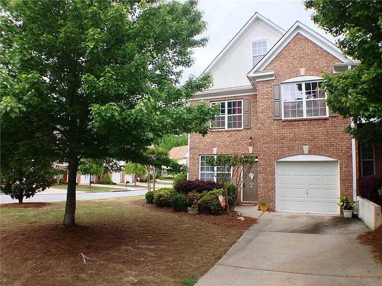 400 Grayson Way — Photo 1