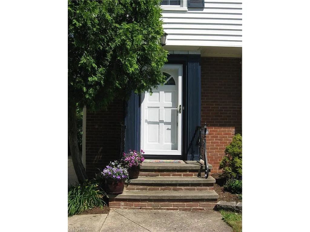 2227 Fenwick Rd photo 1