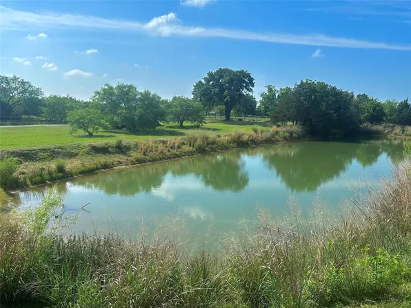 2200 Tipps Rd, Crossroads, TX 76227